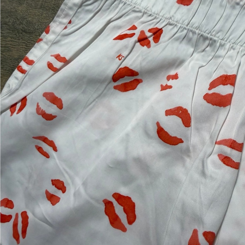 White and red Lip Print Women Shorts - Picture 3 of 3